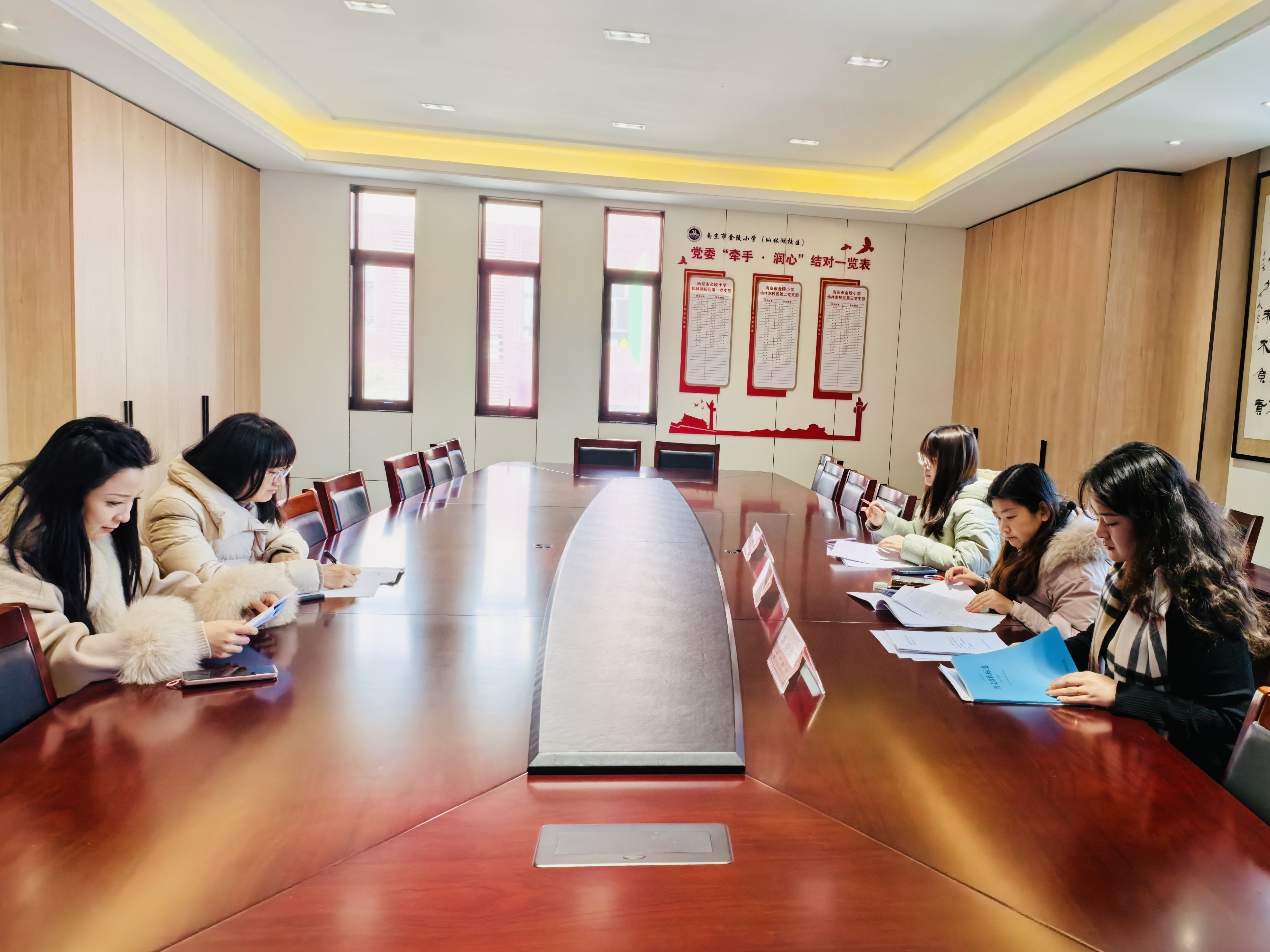 【湖畔·科研引领】“研”途深耕耘  中期启新程——金陵小学（仙林湖校区）十四五规划课题中期论证_html_m3445765e.jpg