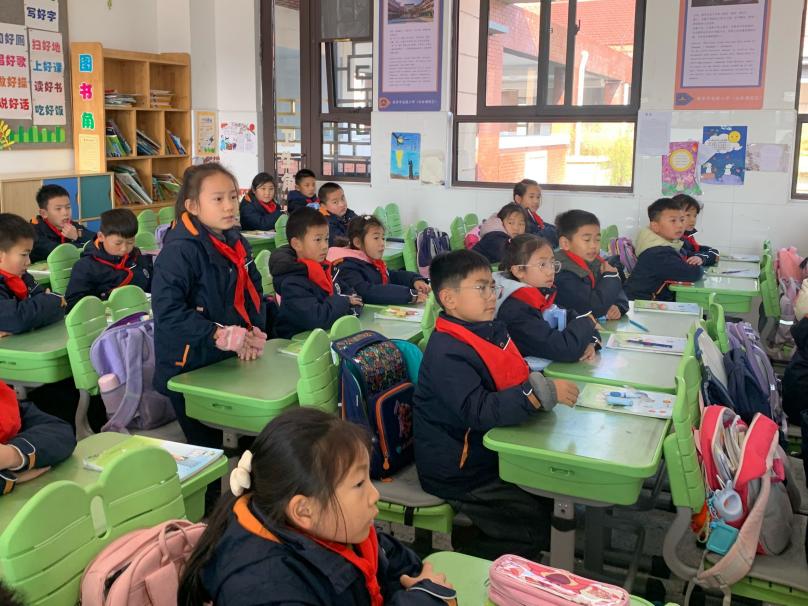【湖畔·童化课堂】积累活动经验 培养空间观念——数学校本研修之课例研讨（242）_html_m40468a88.jpg