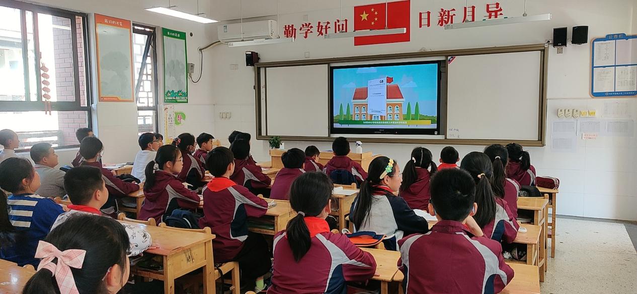 【湖畔·共佑安全】抓常态演练，护平安校园——金陵小学（仙林湖校区）开展地震应急疏散演练活动_html_2dc02988.jpg