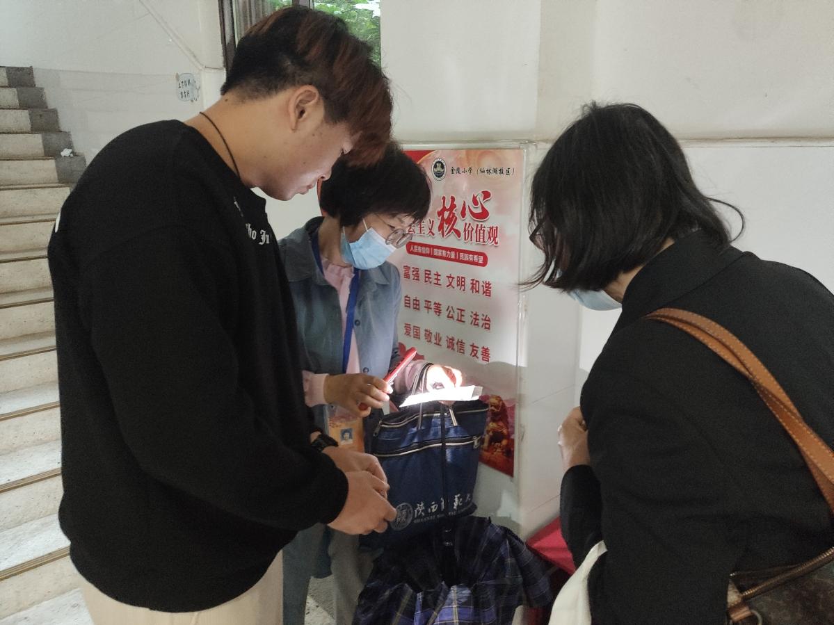 【湖畔·协同育人】督导引领，办公提升——金陵小学（仙林湖校区）6月专项督导_html_67772b75.jpg
