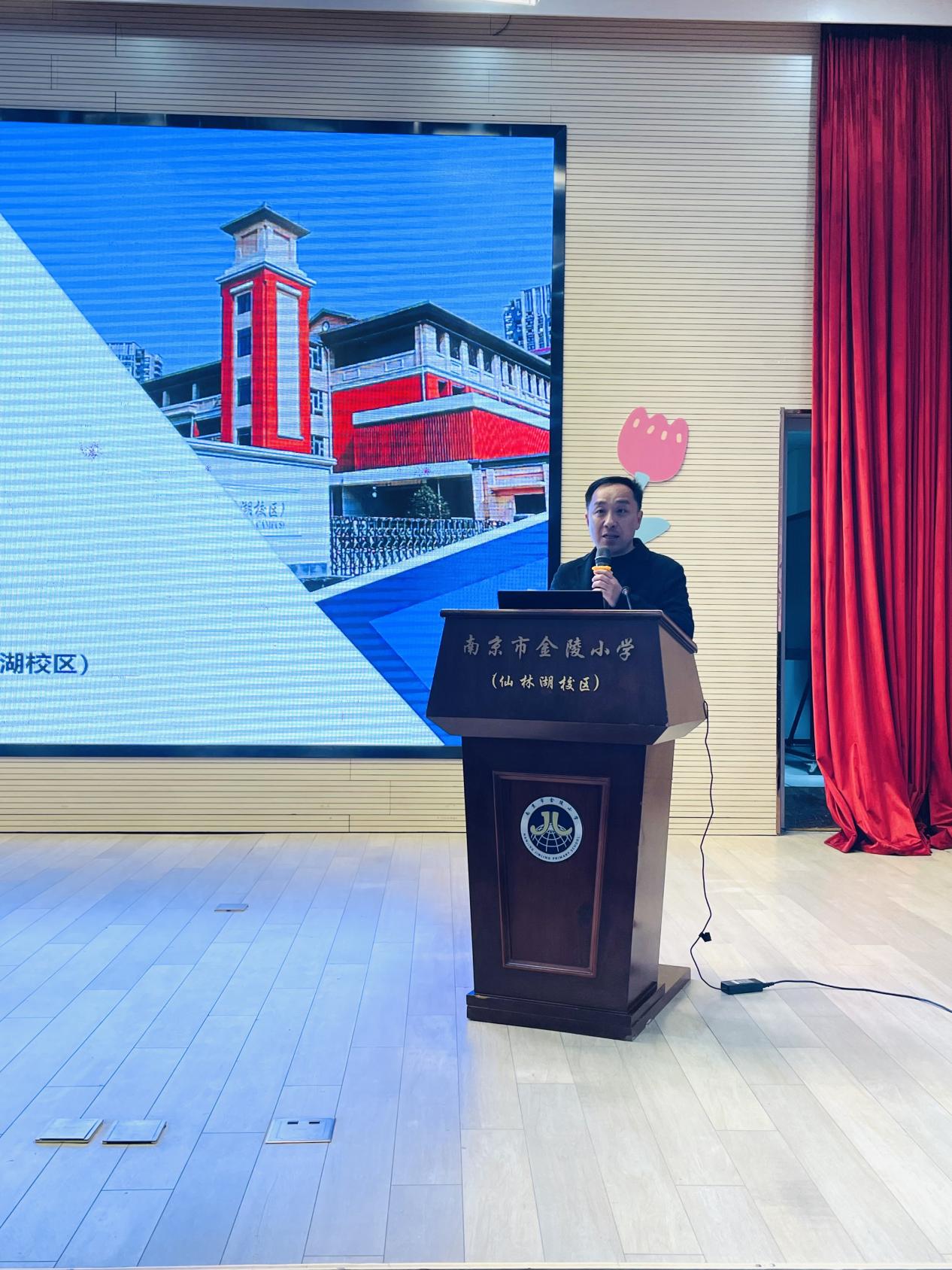 第五十三期全国省、地督学培训班学员莅临金陵小学（仙林湖校区）参观指导_html_154fe552.jpg