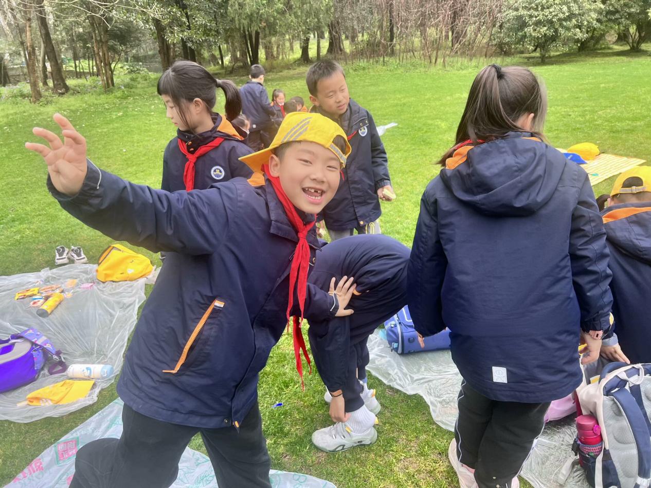 【湖畔·学生活动】春风拂面，学子欢腾——记金陵小学（仙林湖校区）二年级综合实践活动_html_2c7a49b7.jpg