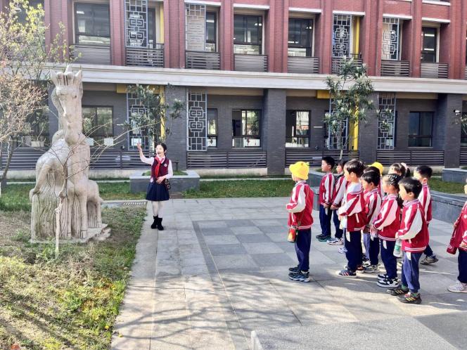 【湖畔·协同育人】幼小有约，衔接成长——金陵小学（仙林湖校区）与幼儿园幼小科学衔接交流活动_html_m35165188.jpg