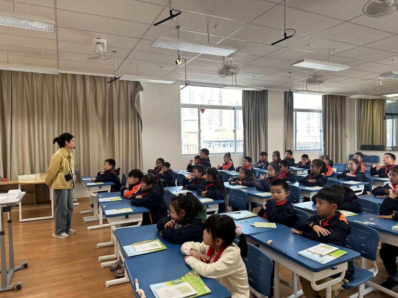 【湖畔•童化课堂】以表达促理解，实现思维进阶——数学校本研修之课例研讨（197）_html_192607c1.jpg