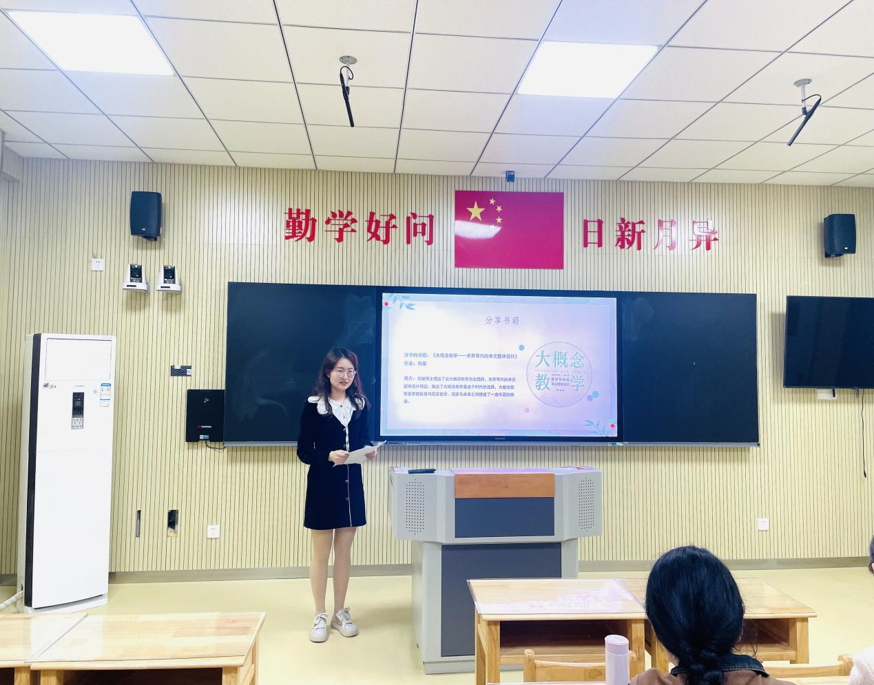 【湖畔·科研引领】阅读沐初心 书香致未来——金陵小学（仙林湖校区）科研导师制阅读分享会（第一场）_html_m6ae37f74.jpg