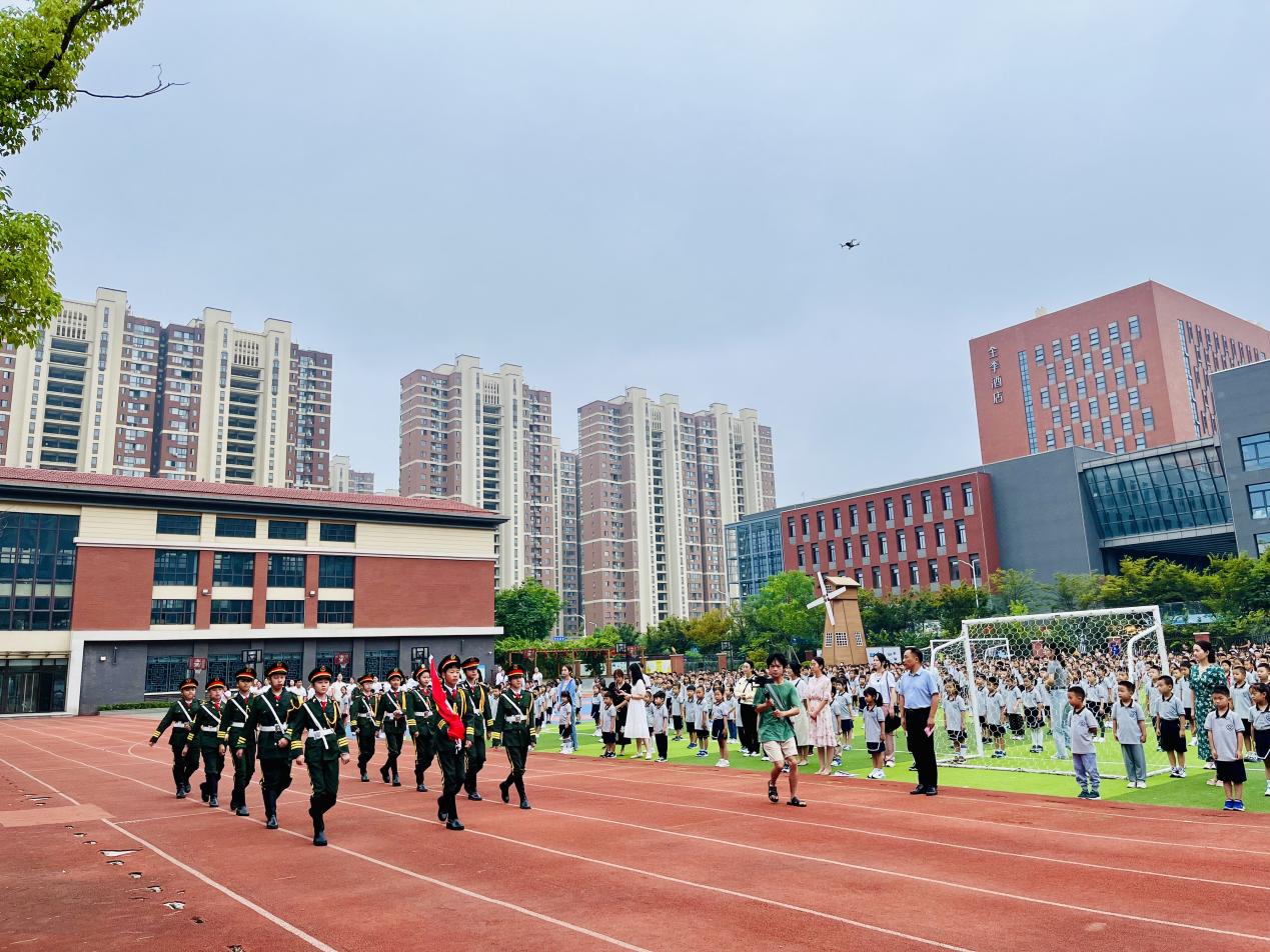 【湖畔·学生活动】“童你一起  遇见成长”——金陵小学（仙林湖校区）2023年秋季开学典礼暨新生入学仪式_html_74bc91c3.jpg