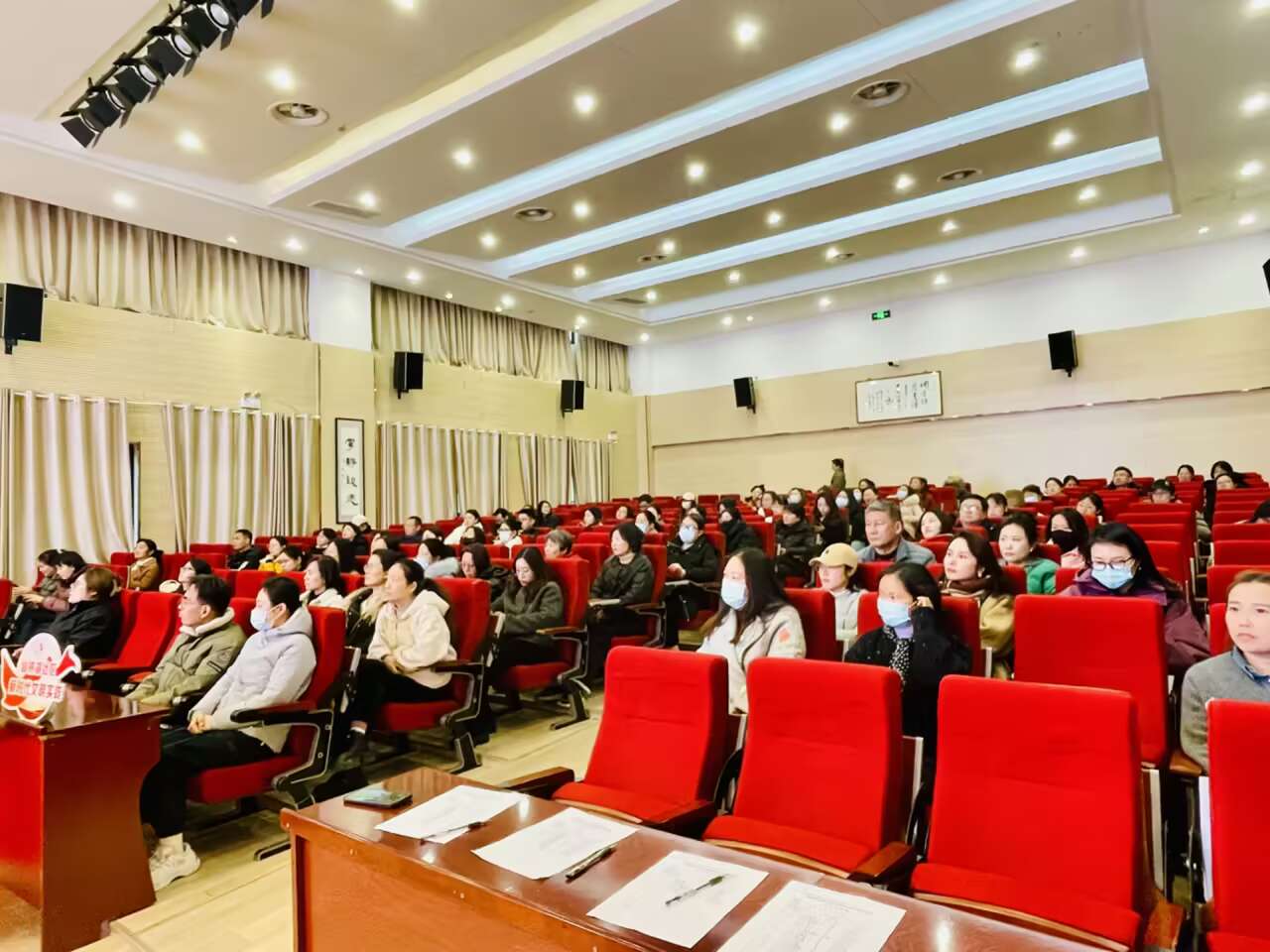 【湖畔·家校共育】《未成年人保护法》及家庭亲子关系的调试——金陵小学（仙林湖校区）家长学校活动_html_1cf536d3.jpg