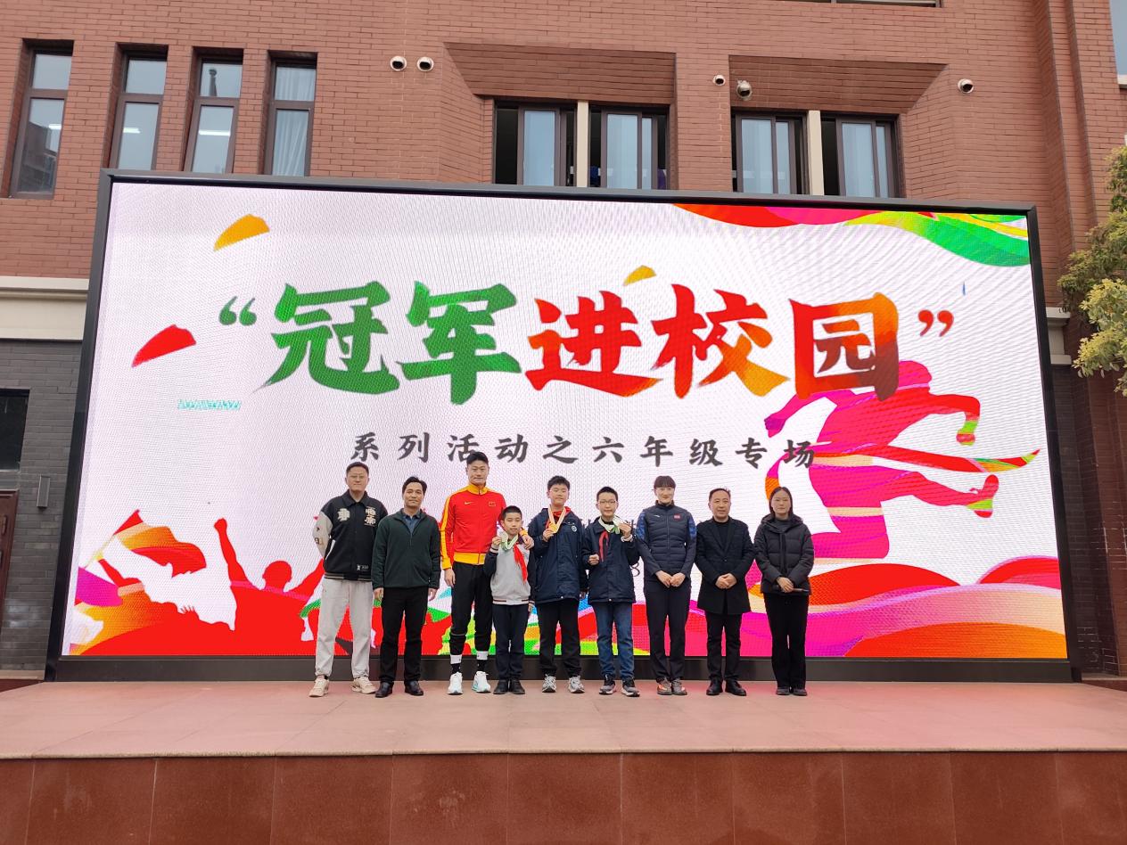冠军精神 点亮校园，冠军进校园系列活动——成雅凡、江帆携跨栏故事激励学子_html_6a6bea9d.jpg