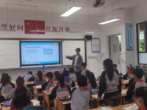 【湖畔光影】“双减”精神进课堂，行政听课促落实——金陵小学（仙林湖校区）“推门听课”活动（10）_html_m65a16047.jpg