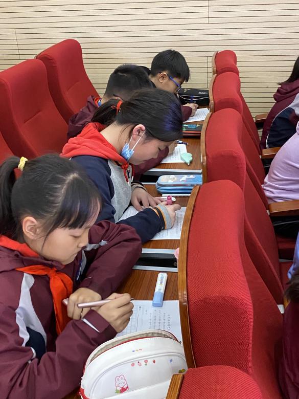 【湖畔光影】捕捉美好生活，书写精彩瞬间——金陵小学（仙林湖校区）第三届语文活动周之“现场作文大赛”_html_2ed7e55a.jpg