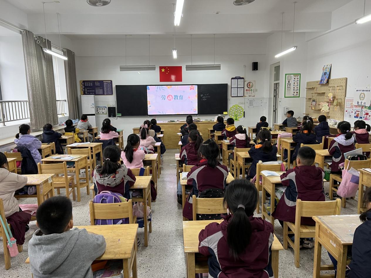 【博学广志】劳动砺心志 实践促成长——记南京市金陵小学广志路校区“劳动最光荣”主题班会活动_html_m189d9bd1.jpg