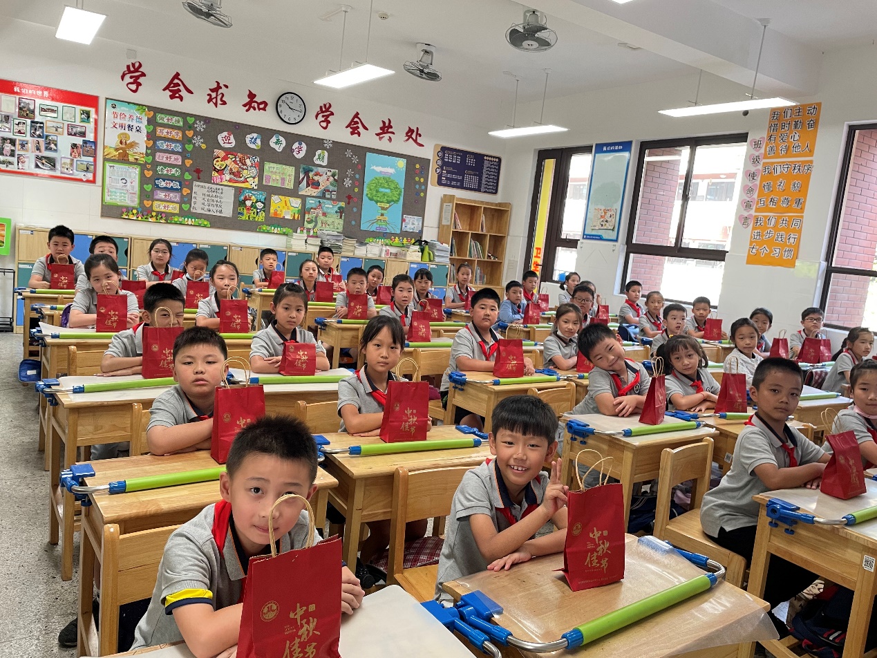 【湖畔·先锋示范】不负韶光，砥砺前行——2019级6班先进班集体事迹介绍_html_6c9df174.jpg