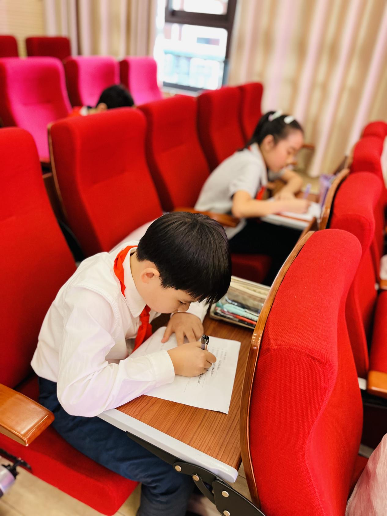 【湖畔·红领巾】逐梦红领巾，争做好队员——金陵小学（仙林湖校区）2023-2024学年大队委换届选举_html_3a16dcd9.jpg