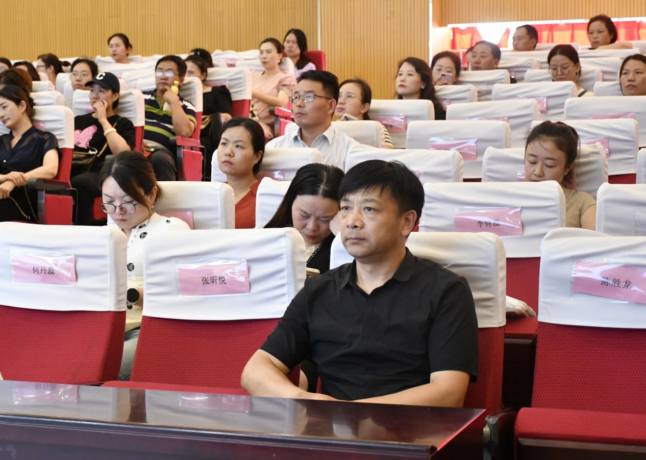 【博学广志】家校携手启“心”程，润心赋能开新篇——记金陵小学（广志路校区）家长学堂暨心理医学科普讲座_html_m29958455.jpg