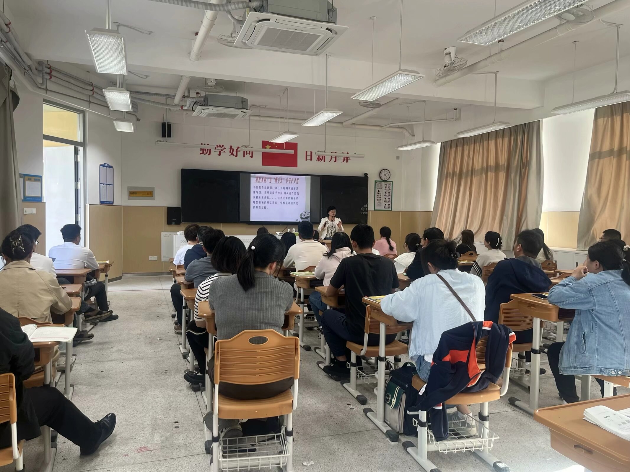 【湖畔·家校共育】家校同心护成长，携手共育启新程_html_m5be2151.jpg