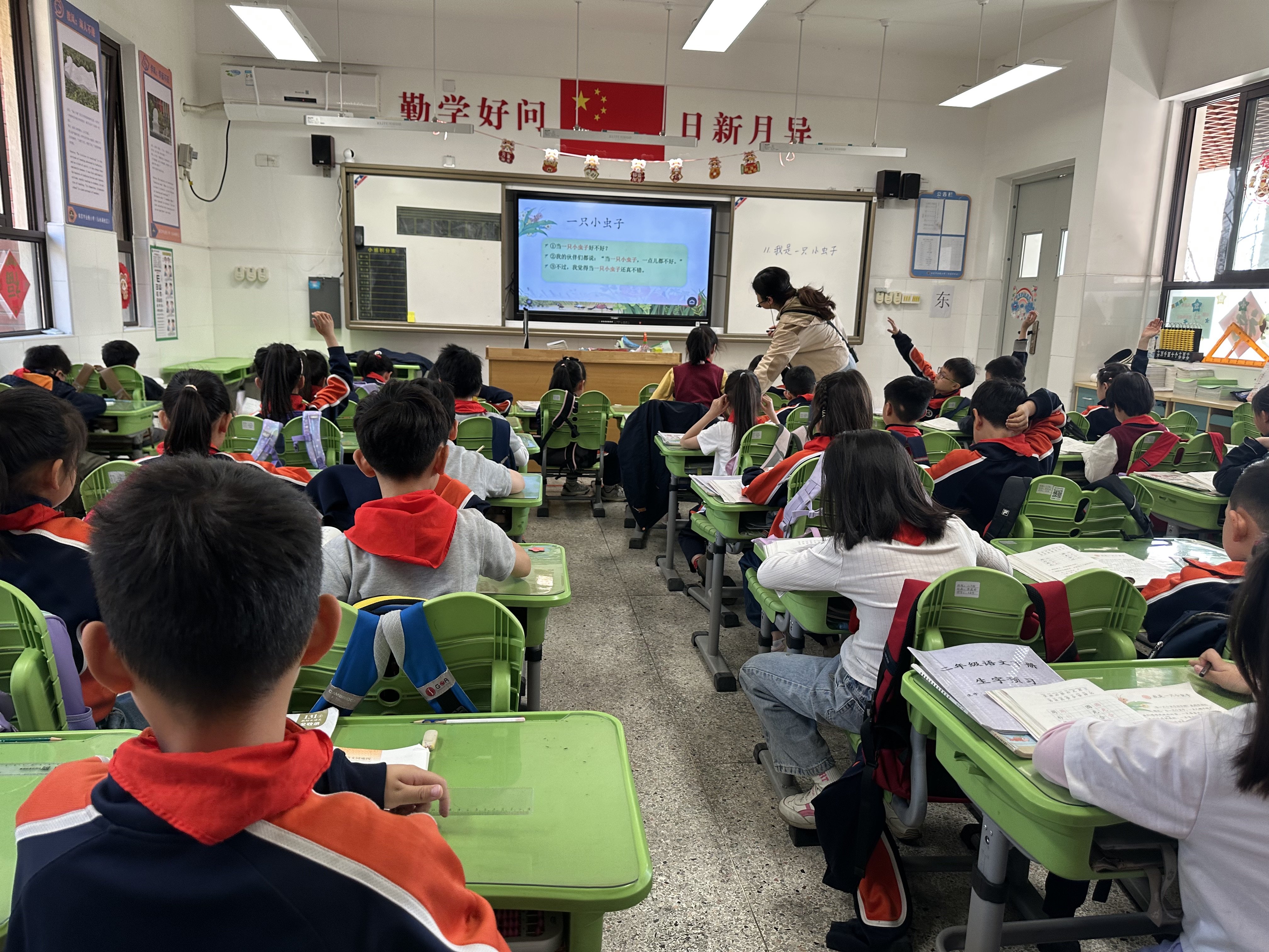 【湖畔&middot;童化课堂】深耕趣味课堂，赋能语文教学——记金陵小学（仙林湖校区）二年级语文组教研活动_html_6c27805f.jpg
