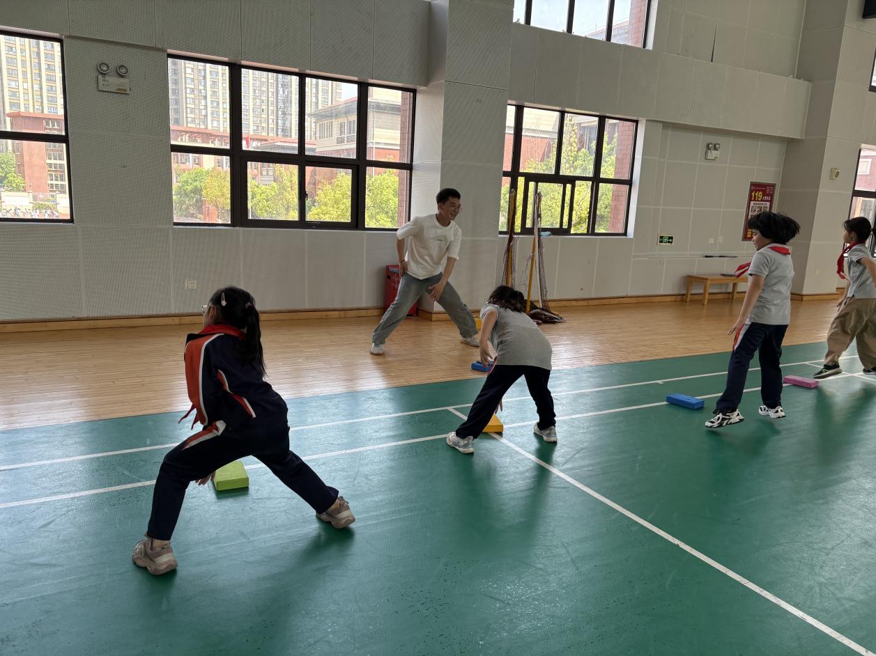 【湖畔·童化课堂】展体育课堂风采，以研促教共成长——体育校本研修之课例研讨（17）_html_7b6d04a8.jpg