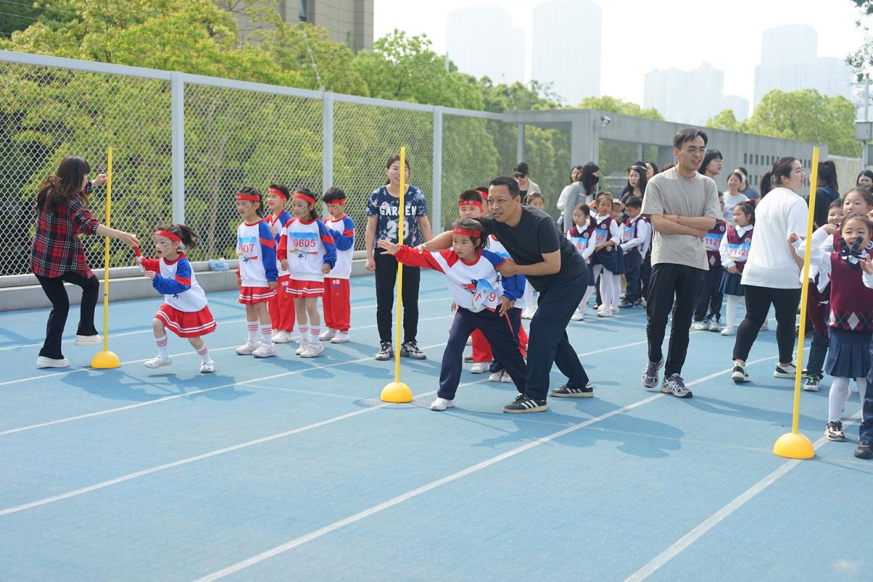 【湖畔·学生活动】在灿烂阳光下——记南京市金陵小学（仙林湖校区）2024—2025学年春季田径运动会（一、三年级）_html_m6127c0d9.jpg