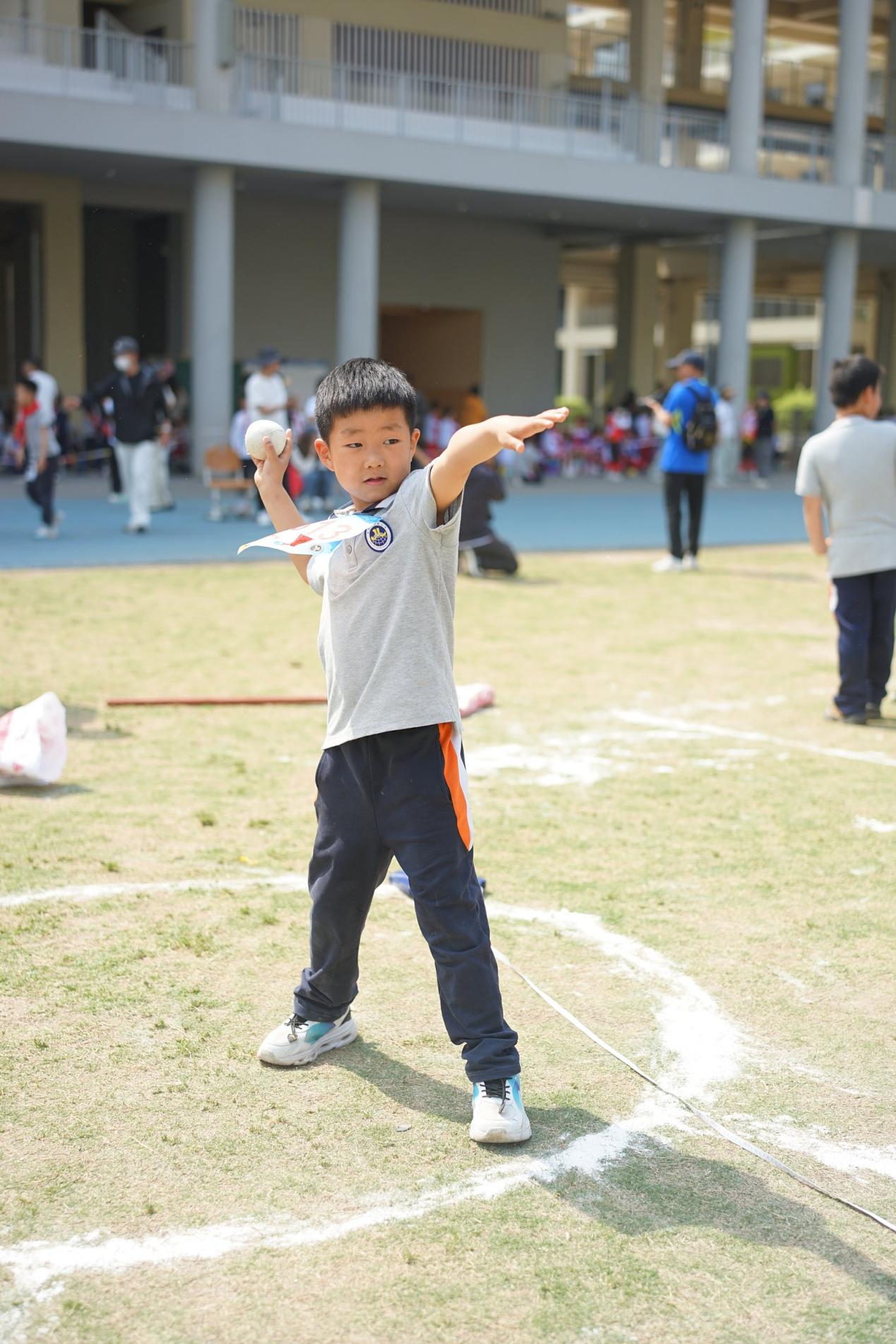 【湖畔·学生活动】在灿烂阳光下——记南京市金陵小学（仙林湖校区）2024—2025学年春季田径运动会（一、三年级）_html_51c38953.jpg