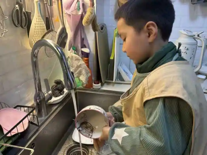 【湖畔·学生活动】劳动最光荣，争做劳动小达人——南京市金陵小学（仙林湖校区）五一劳动实践活动_html_m307c2a79.png