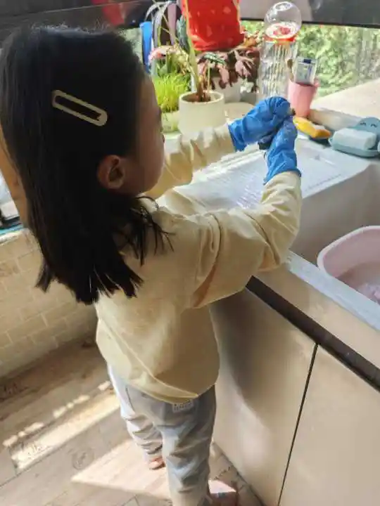 【湖畔·学生活动】劳动最光荣，争做劳动小达人——南京市金陵小学（仙林湖校区）五一劳动实践活动_html_m3324df26.png