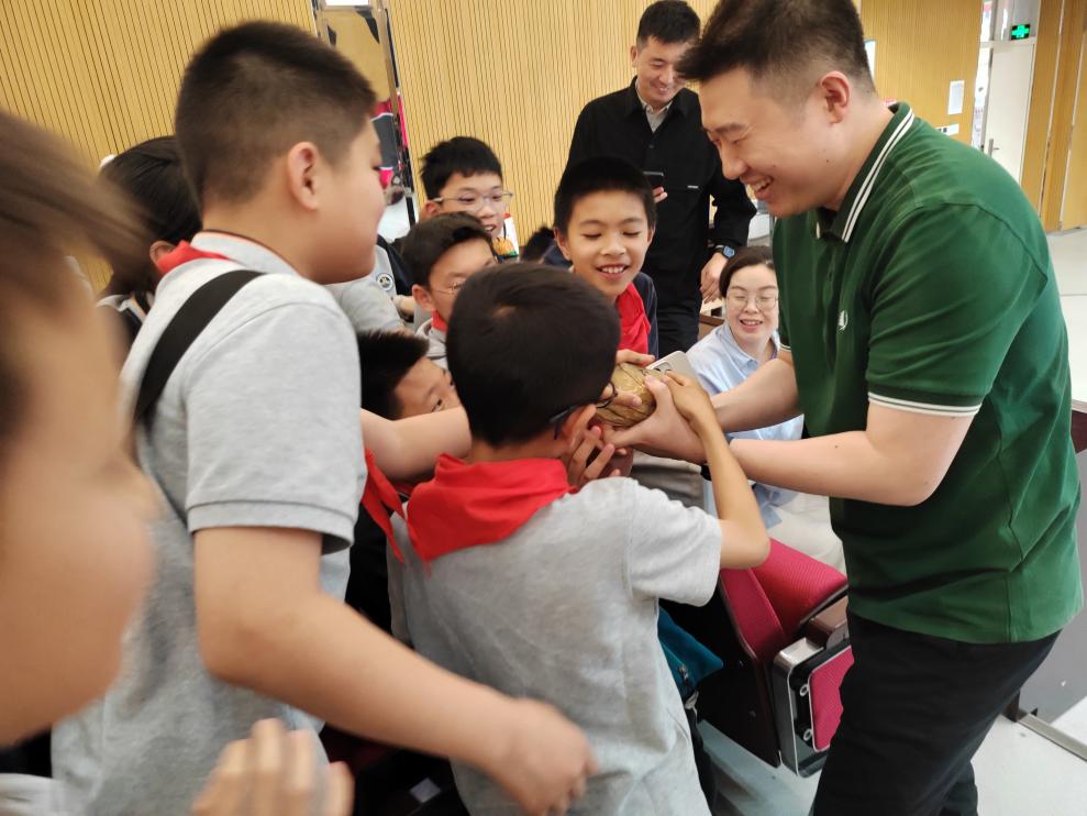 【协同育人】探索核能奥秘，共筑绿色未来 ——世界地球日主题科普宣讲活动走进校园_html_m16081f31.jpg