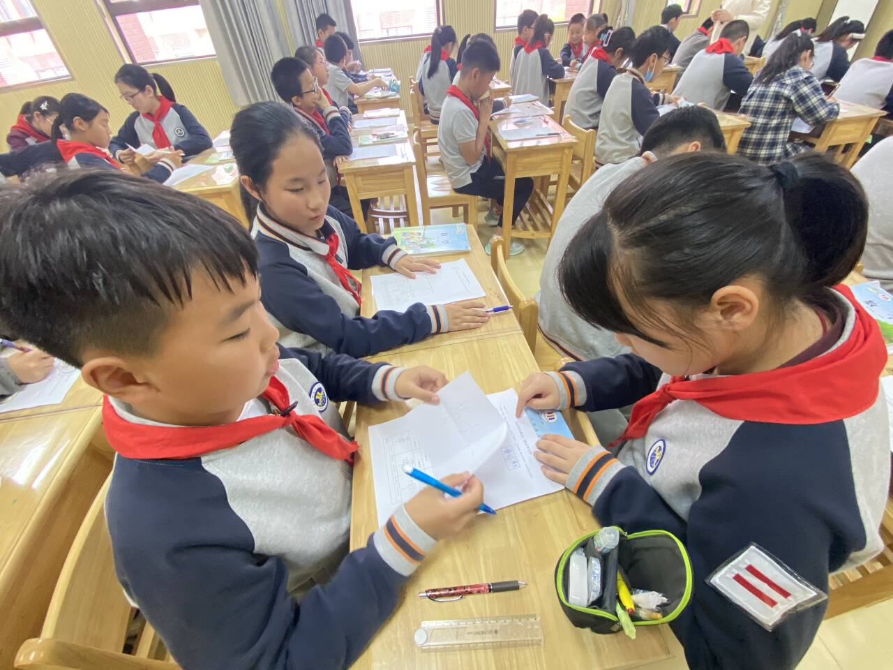 【湖畔﹒童化课堂】掌握算理  落实运算一致性——数学校本研修之课例研讨（203）_html_37cec02c.jpg