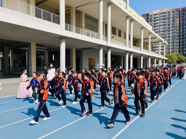 【湖畔·学生活动】“运动展风采，健康向未来” ——金陵小学（仙林湖校区）2023—2024学年春季运动会（二年级）_html_m75e7908d.jpg