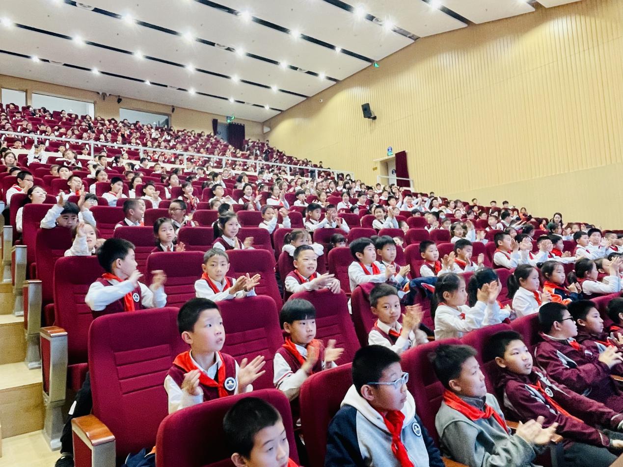 【湖畔·学生活动】传承父辈精神 不负时代重托——陆军工程大学“红色薪火”强军故事宣讲团到我校进行红色宣讲活动_html_m5cf96796.jpg