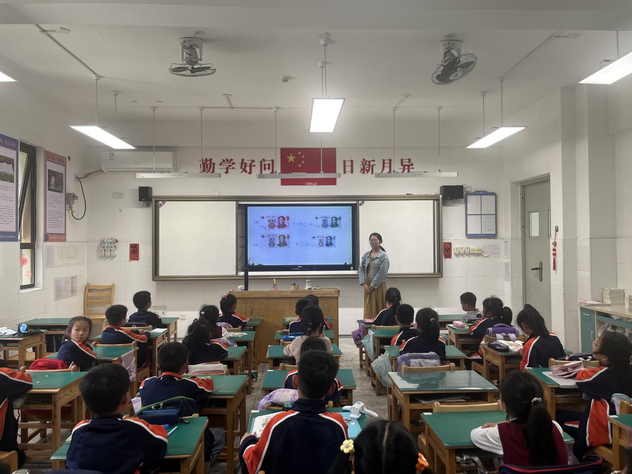 【湖畔·童化课堂】小小商店，别样精彩——数学校本研修之课例研讨（200）_html_4af63ac3.jpg