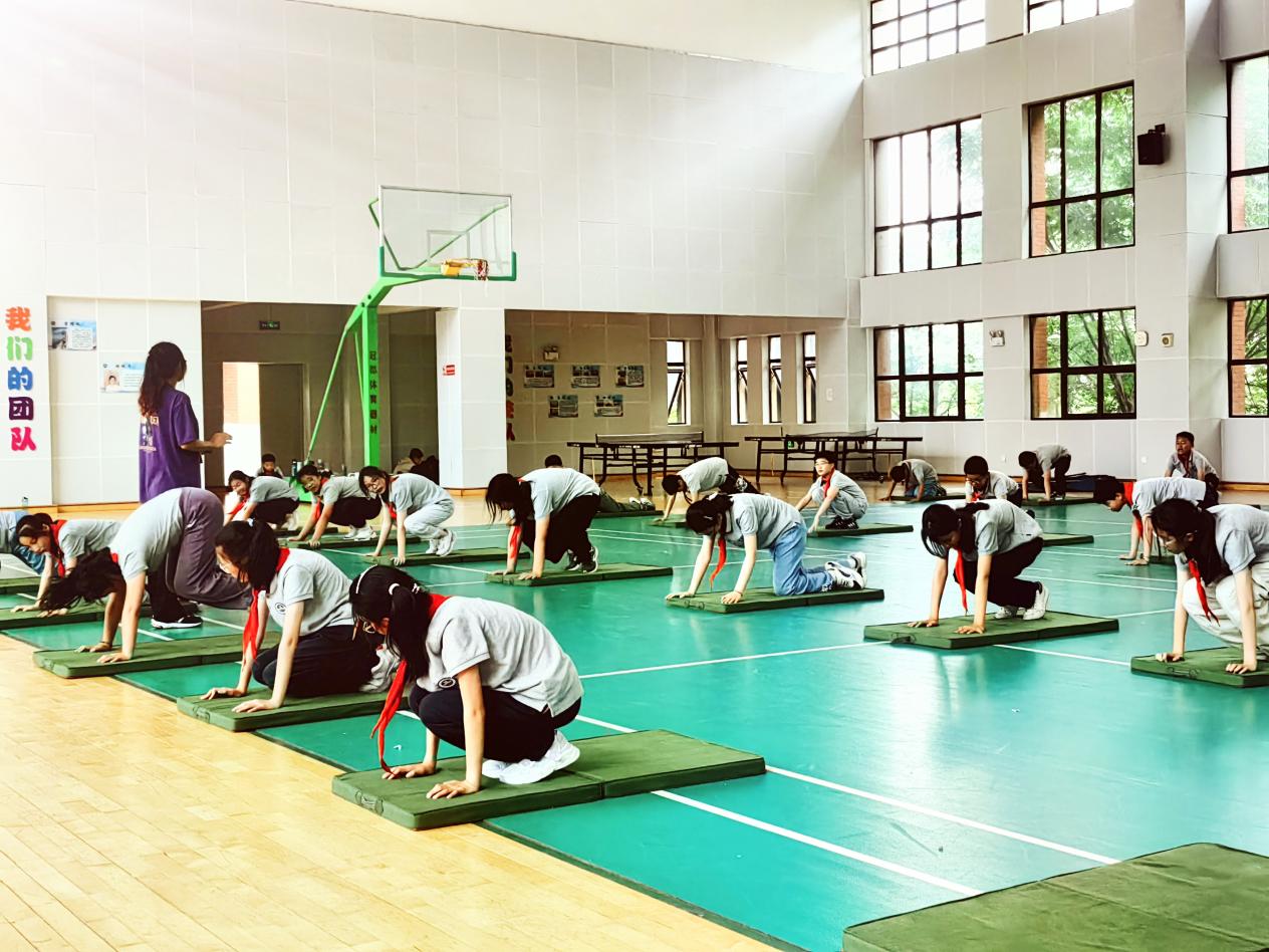 【湖畔·童化课堂】展体育课堂风采，以研促教共成长——体育校本研修之课例研讨（13）_html_m3d92df60.jpg