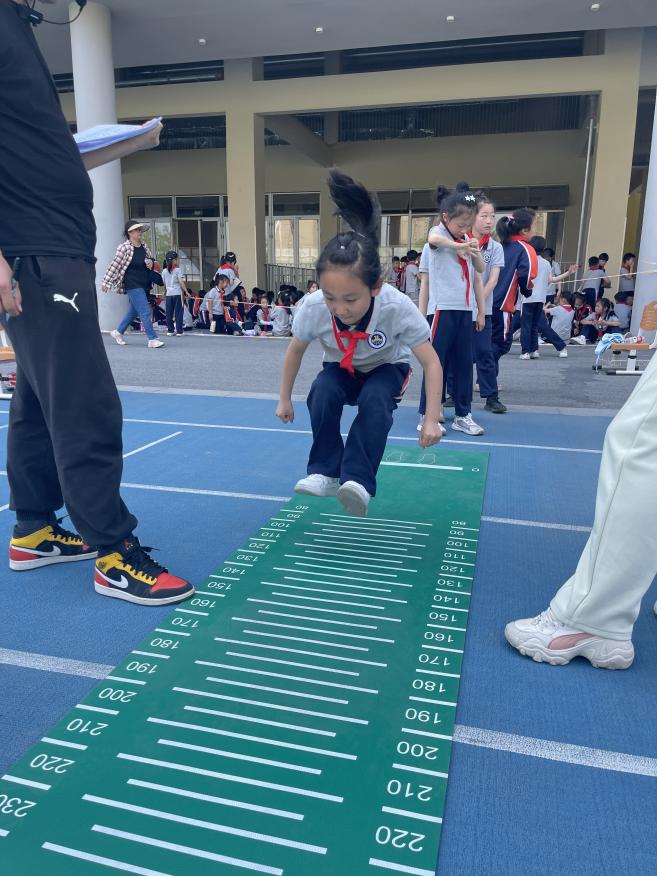 【湖畔·学生活动】“运动展风采，健康向未来” ——金陵小学（仙林湖校区）2023—2024学年春季运动会（二年级）_html_6ae1c14a.jpg