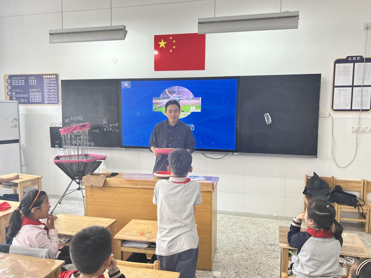 【博学广志】魅力家长课堂，助力学生成长  _html_m19cef940.jpg