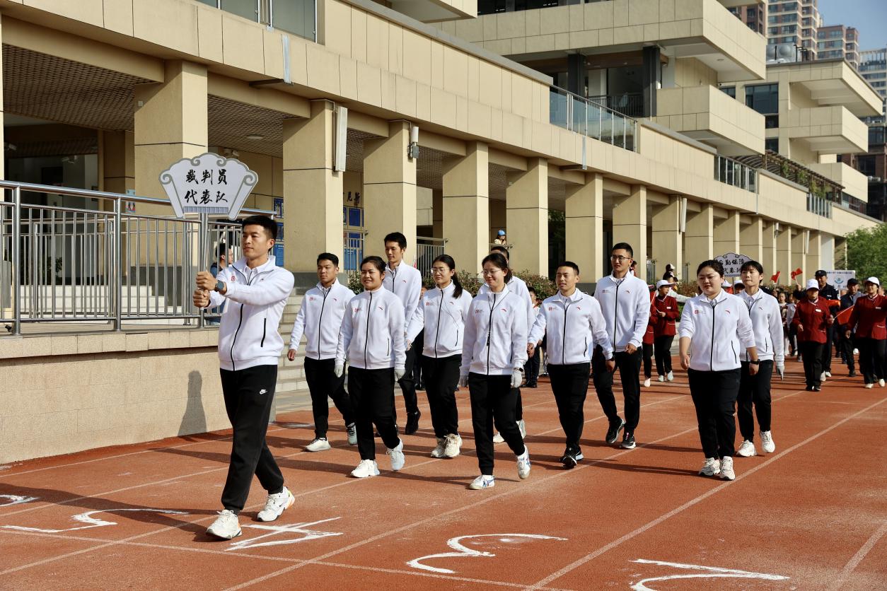 【博学广志】阳光下运动  节气里成长——金小广志路2022-2023学年第二学期春季运动会_html_2527f394.jpg