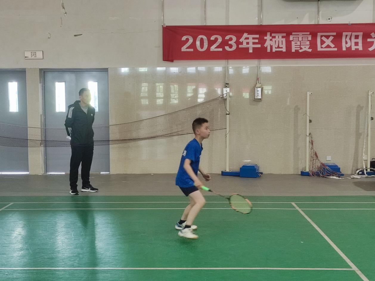【博学广志】超越自我 无“羽”伦比——金陵小学广志路校区参加栖霞区阳光体育节校园羽毛球比赛_html_726d82c9.jpg