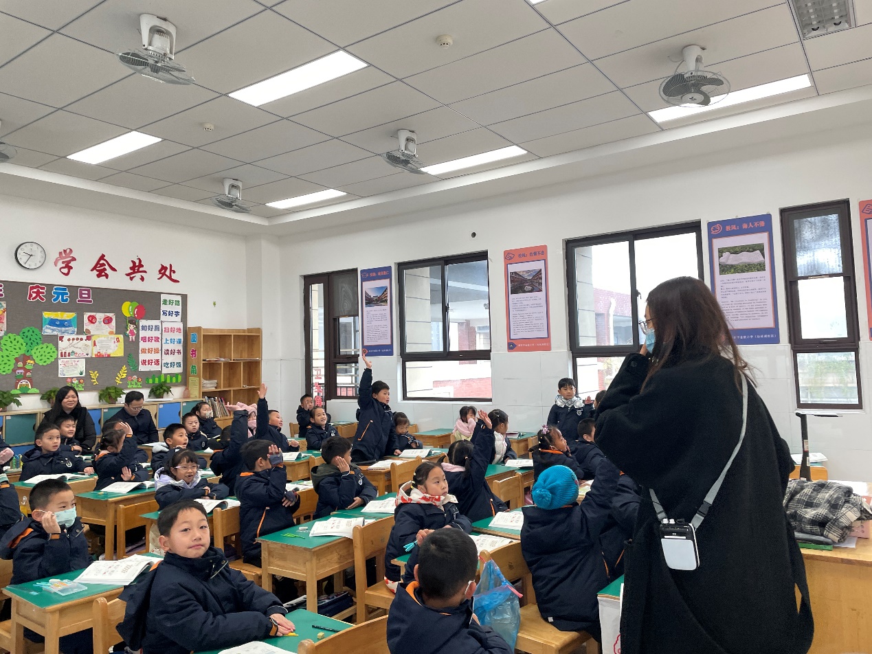 【湖畔·家校共育】初冬“心”相遇，日“伴”见成长——金陵小学（仙林湖校区）家长开放日一年级篇_html_m1f637818.jpg
