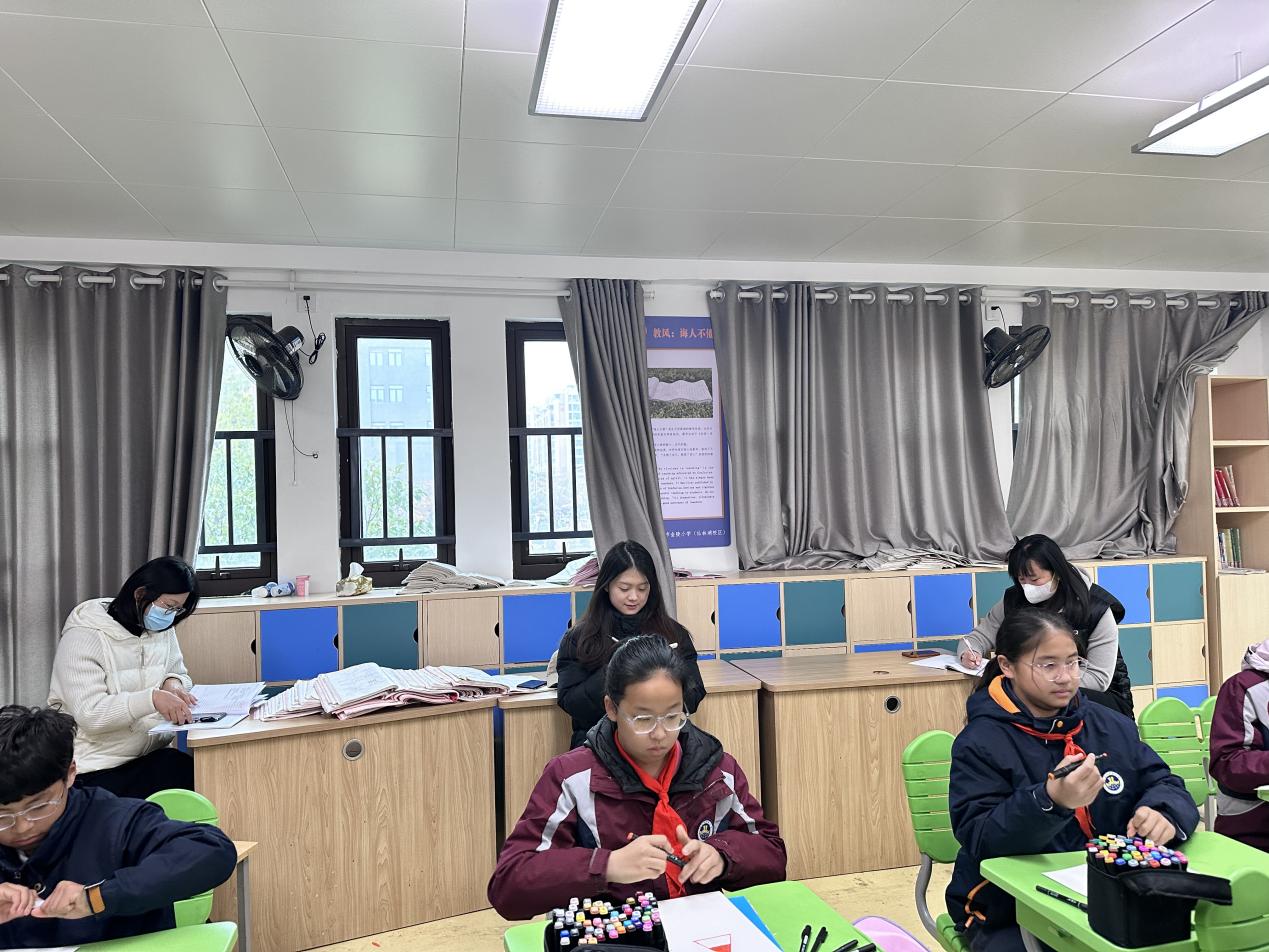 【湖畔·童化课堂】绘画性格，发现自我——美术校本研修之课例研讨_html_m2753f12b.jpg