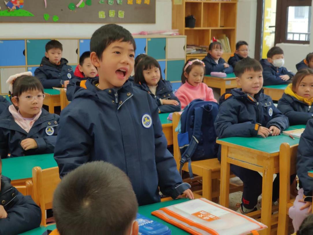 【湖畔·童化课堂】研讨在辞旧迎新之际——记金陵小学（仙林湖校区）一年级语文组教研活动_html_f13eac4.jpg