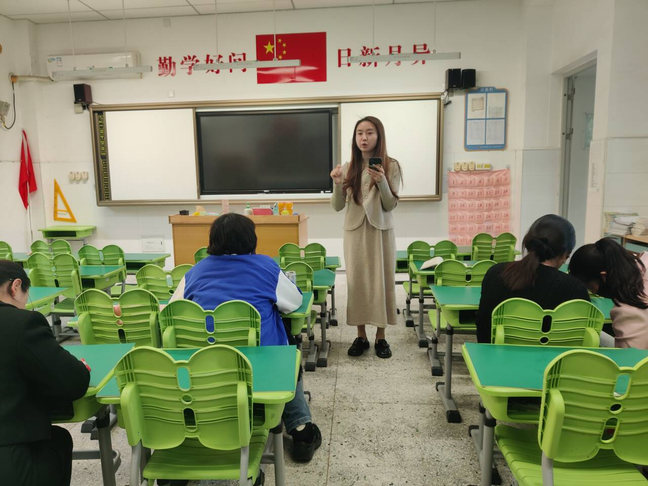 【湖畔·队伍建设】“共研共进，助力教学提升”——记二年级语文组集体备课_html_438c9540.png