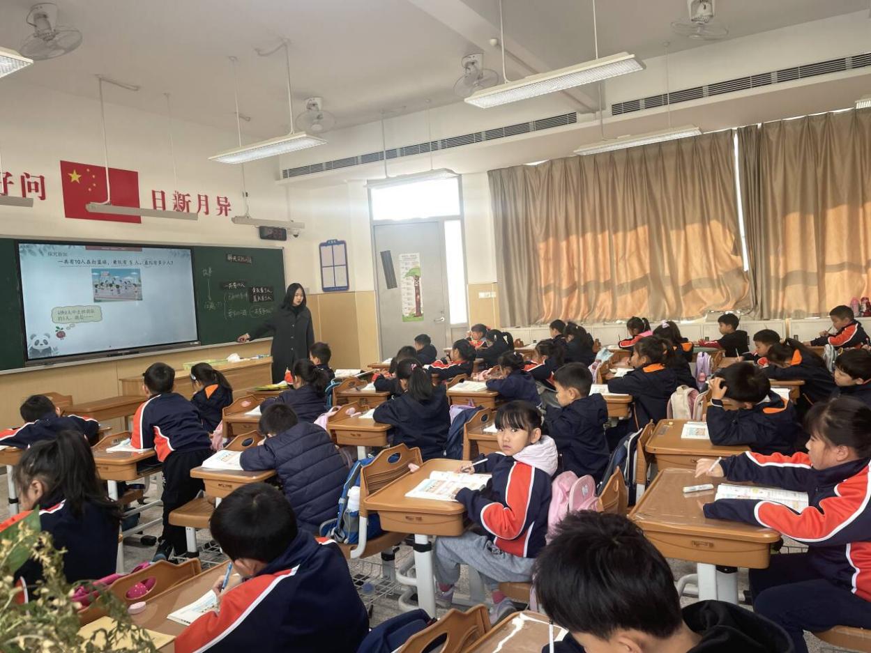 【湖畔·家校共育】携手启航，共筑成长梦——金陵小学（仙林湖校区）第五次“家长开放月”（一年级篇）_html_m40b2f8e3.jpg