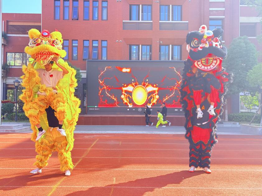 【湖畔·学生活动】“做自己的冠军”——2024—2025学年秋季运动会开幕式_html_225e7e7e.jpg