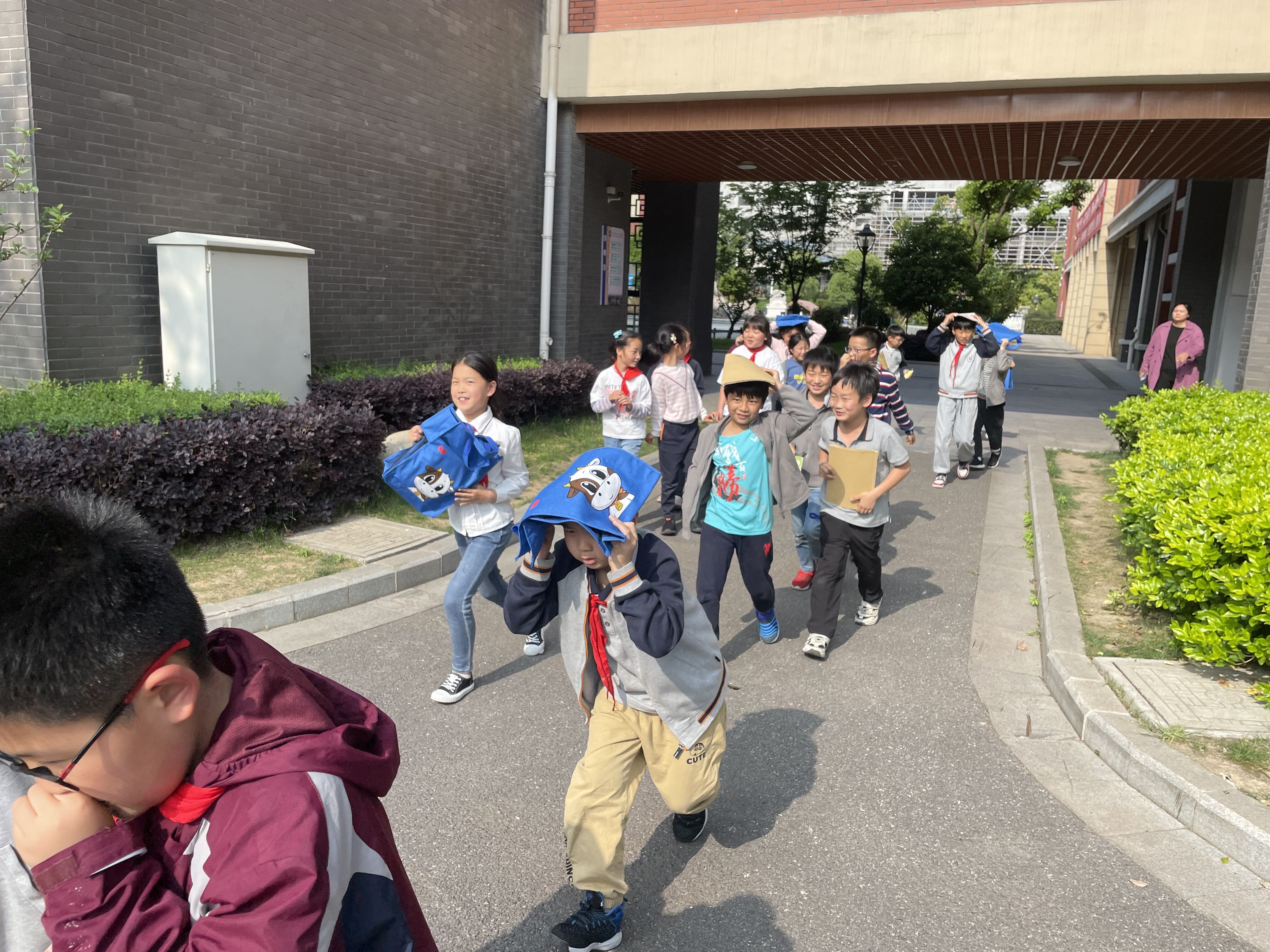 防震减灾，预警先行_html_298ac004.jpg