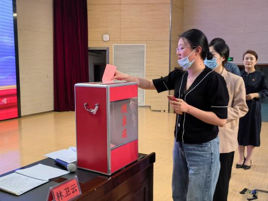 【桂山夜话】中共南京市金陵小学党总支部增补委员及新增下属党支部成立大会_html_4c8687be.jpg