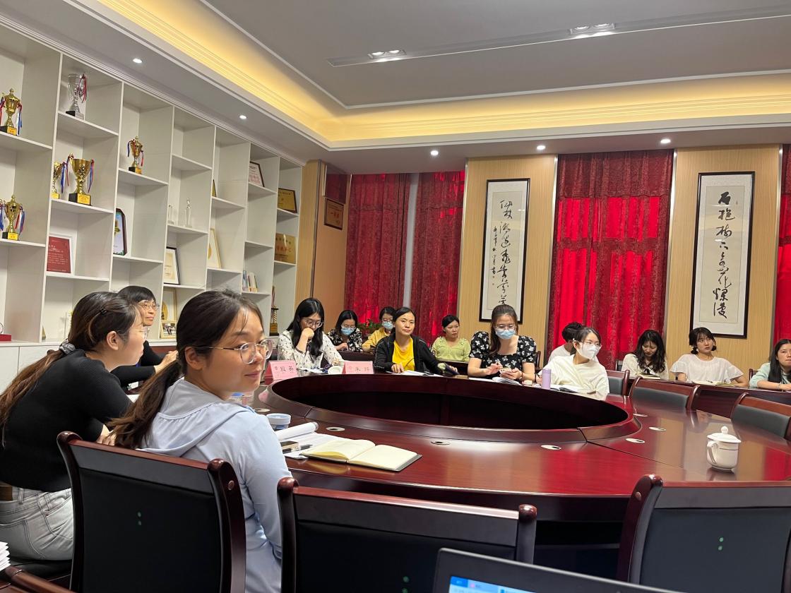 【湖畔光影】第九届“数学故事汇”活动周之小数报编辑进校园_html_m2287e96.jpg