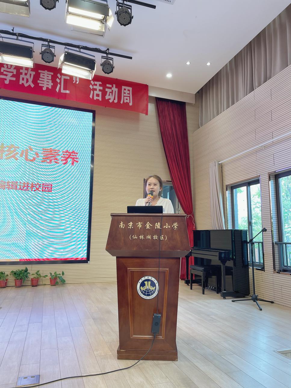 【湖畔光影】第九届“数学故事汇”活动周之小数报编辑进校园_html_5e3964a5.jpg