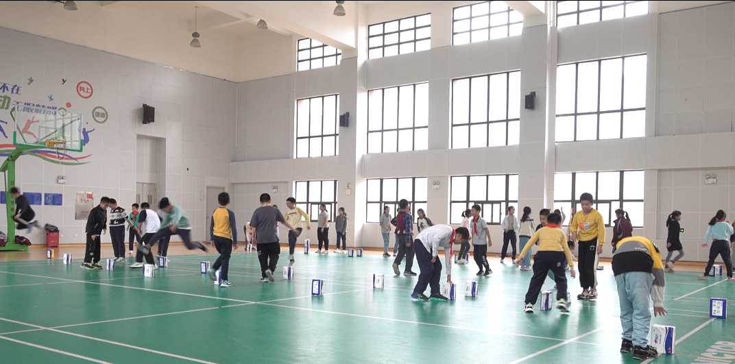 【湖畔·童化课堂】展体育课堂风采，以研促教共成长——体育校本研修之课例研讨（9）_html_m5fc67019.png