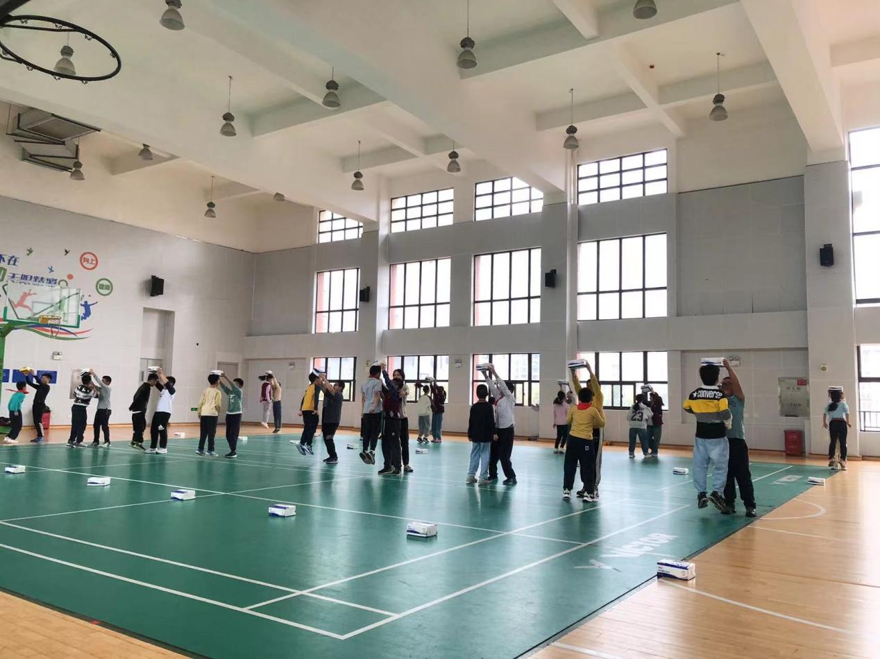 【湖畔·童化课堂】展体育课堂风采，以研促教共成长——体育校本研修之课例研讨（9）_html_m744b405b.jpg