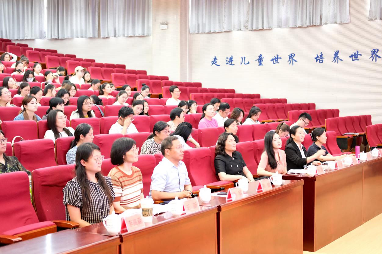 精研班会设计，深耕育人沃土 —— 南京市栖霞区小学优质主题班会展示活动在金陵小学顺利举行_html_3d457685.jpg