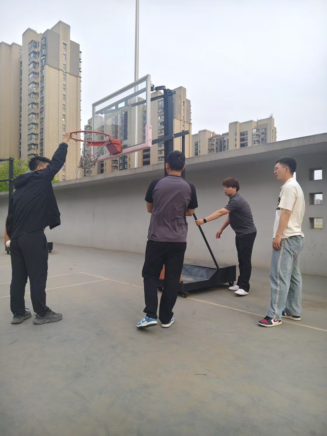 安全无小事 自查护开学——金陵小学（仙林湖校区）开学前校舍普查及安全大检查_html_12c7c647.jpg