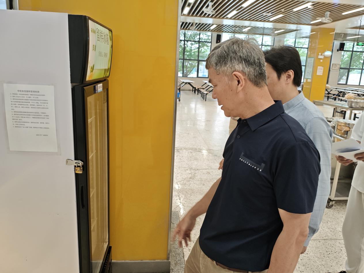 【博学广志】聚焦安全建设 提升安全意识——栖霞区责任督学莅临我校开展5月份专项督导(2)_html_7800bf56.jpg